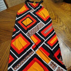 Sleeveless Dress with neck Detail